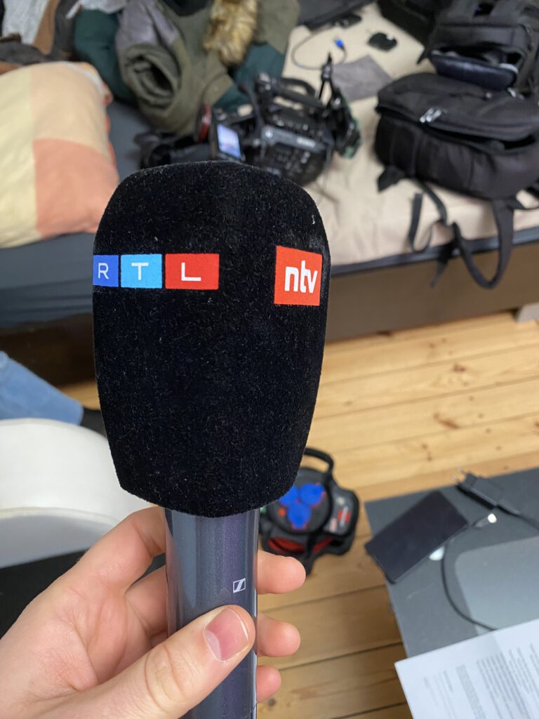 RTL Glashaus TV Filmdreh Prävention Mikrofon Benjamin Schwend